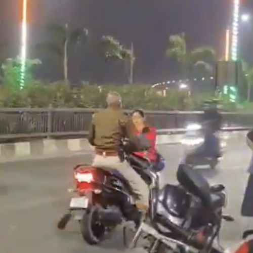 A_pregnant_lady_in_Patna_was_dragged_by_police