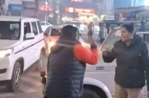 patna-police-wrong-u-turn-mahila-ne-dikhaaya-aaina