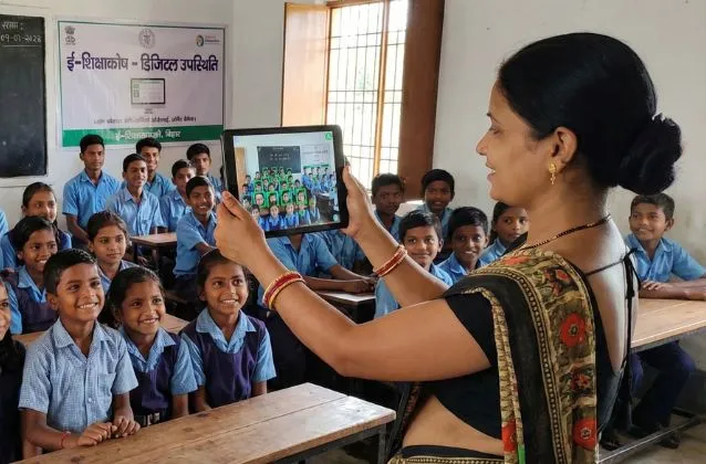 बिहार सरकारी स्कूल टैबलेट हाजिरी